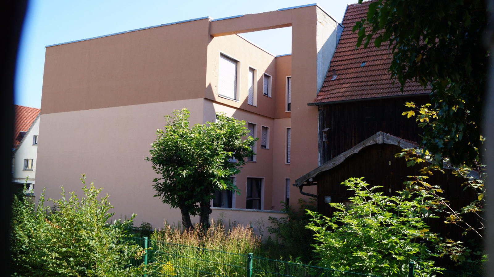 Gartenseite mit Dachterrasse